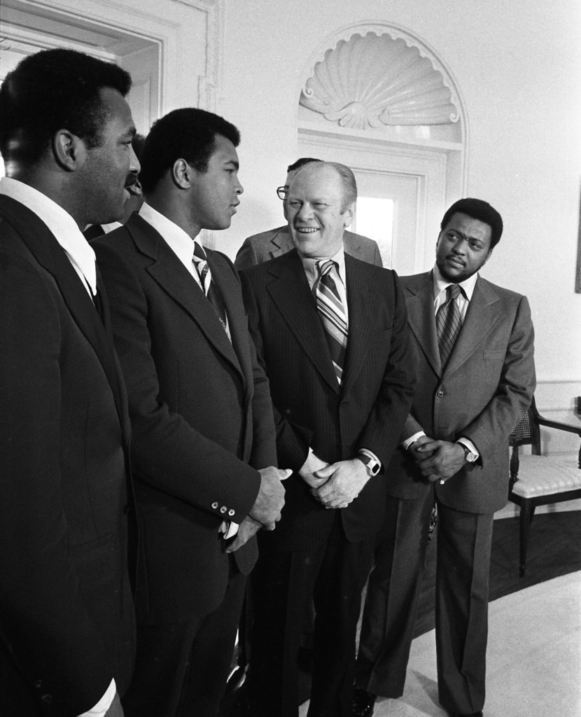 Black and white photo of Muhammad Ali meeting with President Gerald Ford in the Oval Office