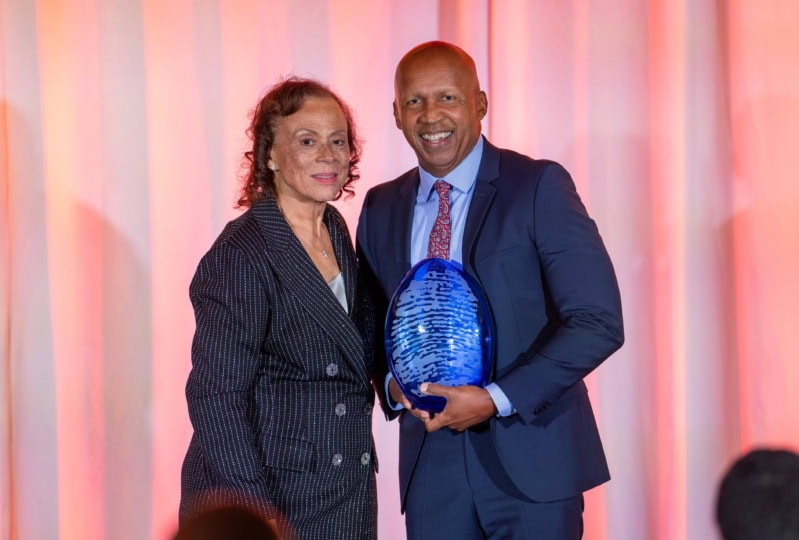 Photo of Lonnie Ali with Bryan Stevenson posing with Humanitarian Award